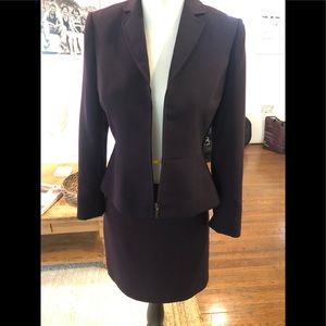 Beautiful burgundy suit 4p